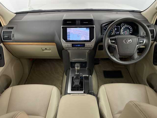 トヨタ ランドクルーザー プラド TX Lパッケージ 鹿児島県 2022(令4)年 3万km ホワイトパールクリスタルシャイン トヨタセーフティセンス/ワンオーナー/レーダークルーズコントロール/ビルトインETC/バックカメラ/ALPINE製SDナビ/(BT/CD/DVD/AM/FM/フルセグTV)/Androidauto/3列シート/サンルーフ/前後ドライブレコーダー/純正フロアマット/前席シートヒーター/前席シートエアコン/前席パワーシート/シートベンチレーション/HDMI/ルーフレール/純正17インチアルミホイール/前後コーナーセンサー/レーンキープアシスト/オートマチックハイビーム/革巻きステアリング/ステアリングスイッチ/4WD/MTモード付AT/保証書/取扱説明書/スペアキー