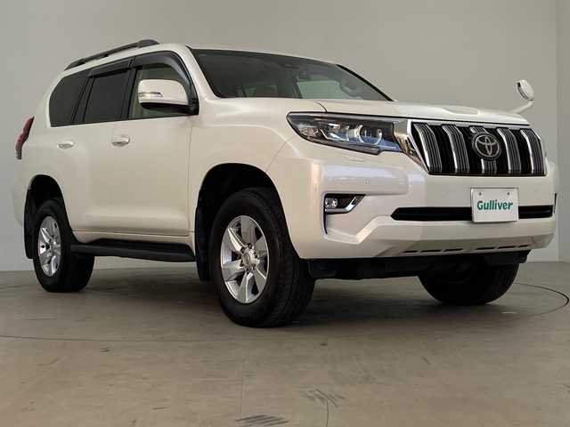 トヨタ ランドクルーザー プラド TX Lパッケージ 鹿児島県 2022(令4)年 3万km ホワイトパールクリスタルシャイン トヨタセーフティセンス/ワンオーナー/レーダークルーズコントロール/ビルトインETC/バックカメラ/ALPINE製SDナビ/(BT/CD/DVD/AM/FM/フルセグTV)/Androidauto/3列シート/サンルーフ/前後ドライブレコーダー/純正フロアマット/前席シートヒーター/前席シートエアコン/前席パワーシート/シートベンチレーション/HDMI/ルーフレール/純正17インチアルミホイール/前後コーナーセンサー/レーンキープアシスト/オートマチックハイビーム/革巻きステアリング/ステアリングスイッチ/4WD/MTモード付AT/保証書/取扱説明書/スペアキー