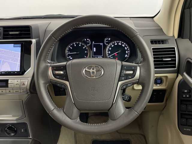 トヨタ ランドクルーザー プラド TX Lパッケージ 鹿児島県 2022(令4)年 3万km ホワイトパールクリスタルシャイン トヨタセーフティセンス/ワンオーナー/レーダークルーズコントロール/ビルトインETC/バックカメラ/ALPINE製SDナビ/(BT/CD/DVD/AM/FM/フルセグTV)/Androidauto/3列シート/サンルーフ/前後ドライブレコーダー/純正フロアマット/前席シートヒーター/前席シートエアコン/前席パワーシート/シートベンチレーション/HDMI/ルーフレール/純正17インチアルミホイール/前後コーナーセンサー/レーンキープアシスト/オートマチックハイビーム/革巻きステアリング/ステアリングスイッチ/4WD/MTモード付AT/保証書/取扱説明書/スペアキー