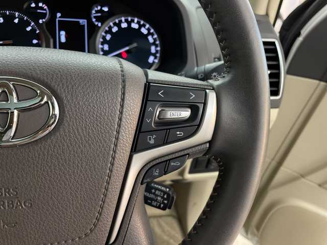 トヨタ ランドクルーザー プラド TX Lパッケージ 鹿児島県 2022(令4)年 3万km ホワイトパールクリスタルシャイン トヨタセーフティセンス/ワンオーナー/レーダークルーズコントロール/ビルトインETC/バックカメラ/ALPINE製SDナビ/(BT/CD/DVD/AM/FM/フルセグTV)/Androidauto/3列シート/サンルーフ/前後ドライブレコーダー/純正フロアマット/前席シートヒーター/前席シートエアコン/前席パワーシート/シートベンチレーション/HDMI/ルーフレール/純正17インチアルミホイール/前後コーナーセンサー/レーンキープアシスト/オートマチックハイビーム/革巻きステアリング/ステアリングスイッチ/4WD/MTモード付AT/保証書/取扱説明書/スペアキー