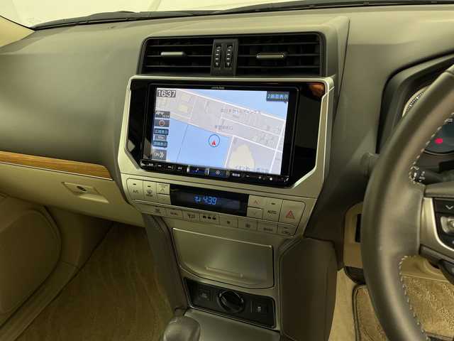 トヨタ ランドクルーザー プラド TX Lパッケージ 鹿児島県 2022(令4)年 3万km ホワイトパールクリスタルシャイン トヨタセーフティセンス/ワンオーナー/レーダークルーズコントロール/ビルトインETC/バックカメラ/ALPINE製SDナビ/(BT/CD/DVD/AM/FM/フルセグTV)/Androidauto/3列シート/サンルーフ/前後ドライブレコーダー/純正フロアマット/前席シートヒーター/前席シートエアコン/前席パワーシート/シートベンチレーション/HDMI/ルーフレール/純正17インチアルミホイール/前後コーナーセンサー/レーンキープアシスト/オートマチックハイビーム/革巻きステアリング/ステアリングスイッチ/4WD/MTモード付AT/保証書/取扱説明書/スペアキー