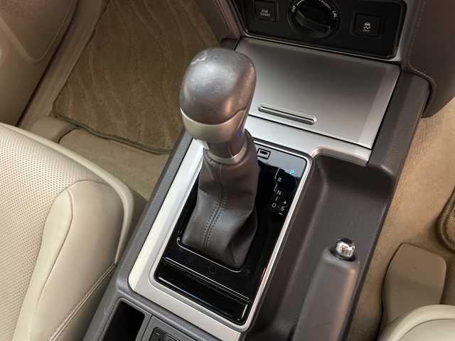 トヨタ ランドクルーザー プラド TX Lパッケージ 鹿児島県 2022(令4)年 3万km ホワイトパールクリスタルシャイン トヨタセーフティセンス/ワンオーナー/レーダークルーズコントロール/ビルトインETC/バックカメラ/ALPINE製SDナビ/(BT/CD/DVD/AM/FM/フルセグTV)/Androidauto/3列シート/サンルーフ/前後ドライブレコーダー/純正フロアマット/前席シートヒーター/前席シートエアコン/前席パワーシート/シートベンチレーション/HDMI/ルーフレール/純正17インチアルミホイール/前後コーナーセンサー/レーンキープアシスト/オートマチックハイビーム/革巻きステアリング/ステアリングスイッチ/4WD/MTモード付AT/保証書/取扱説明書/スペアキー