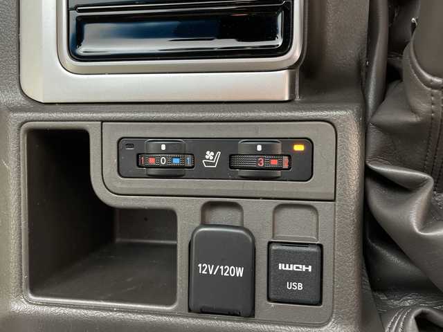 トヨタ ランドクルーザー プラド TX Lパッケージ 鹿児島県 2022(令4)年 3万km ホワイトパールクリスタルシャイン トヨタセーフティセンス/ワンオーナー/レーダークルーズコントロール/ビルトインETC/バックカメラ/ALPINE製SDナビ/(BT/CD/DVD/AM/FM/フルセグTV)/Androidauto/3列シート/サンルーフ/前後ドライブレコーダー/純正フロアマット/前席シートヒーター/前席シートエアコン/前席パワーシート/シートベンチレーション/HDMI/ルーフレール/純正17インチアルミホイール/前後コーナーセンサー/レーンキープアシスト/オートマチックハイビーム/革巻きステアリング/ステアリングスイッチ/4WD/MTモード付AT/保証書/取扱説明書/スペアキー