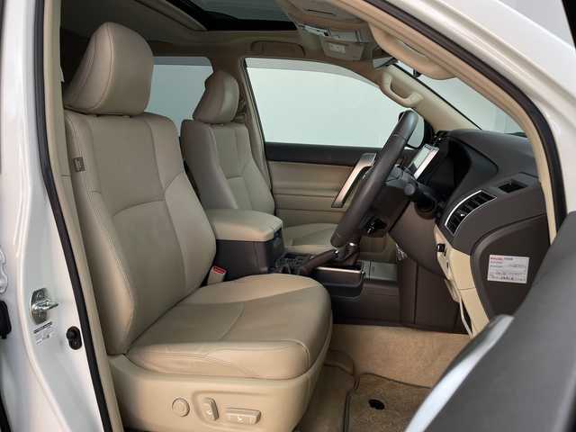 トヨタ ランドクルーザー プラド TX Lパッケージ 鹿児島県 2022(令4)年 3万km ホワイトパールクリスタルシャイン トヨタセーフティセンス/ワンオーナー/レーダークルーズコントロール/ビルトインETC/バックカメラ/ALPINE製SDナビ/(BT/CD/DVD/AM/FM/フルセグTV)/Androidauto/3列シート/サンルーフ/前後ドライブレコーダー/純正フロアマット/前席シートヒーター/前席シートエアコン/前席パワーシート/シートベンチレーション/HDMI/ルーフレール/純正17インチアルミホイール/前後コーナーセンサー/レーンキープアシスト/オートマチックハイビーム/革巻きステアリング/ステアリングスイッチ/4WD/MTモード付AT/保証書/取扱説明書/スペアキー