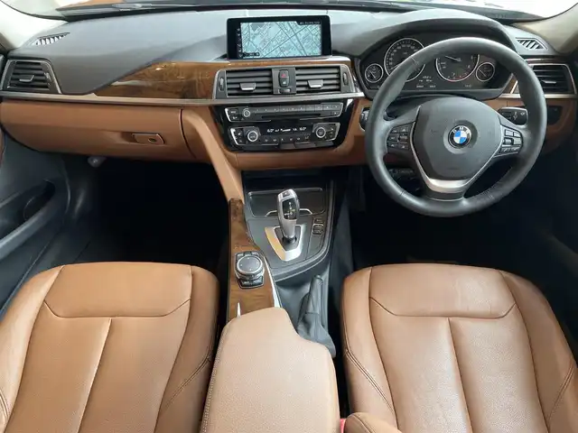 ＢＭＷ ３２０ｄ ラグジュアリー 高知県 2017(平29)年 3.1万km サファイアブラックP 純正ナビゲーション　/バックカメラ　/運転席・助手席パワーシート　/シートヒーター　/運転席シートメモリー　/アクティブクルーズコントロール　/ＣＤ／ＤＶＤデッキ　/茶革シート　/ＵＳＢ入力端子　/純正アルミホイール　/スペアキー