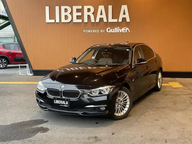 ＢＭＷ ３２０ｄ ラグジュアリー 高知県 2017(平29)年 3.1万km サファイアブラックP 純正ナビゲーション　/バックカメラ　/運転席・助手席パワーシート　/シートヒーター　/運転席シートメモリー　/クルーズコントロール　/ＣＤ／ＤＶＤデッキ　/茶革シート　/ＵＳＢ入力端子　/純正アルミホイール　/スペアキー