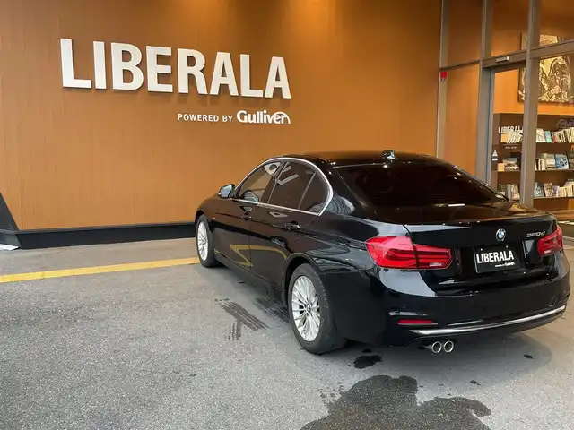 ＢＭＷ ３２０ｄ ラグジュアリー 高知県 2017(平29)年 3.1万km サファイアブラックP 純正ナビゲーション　/バックカメラ　/運転席・助手席パワーシート　/シートヒーター　/運転席シートメモリー　/クルーズコントロール　/ＣＤ／ＤＶＤデッキ　/茶革シート　/ＵＳＢ入力端子　/純正アルミホイール　/スペアキー