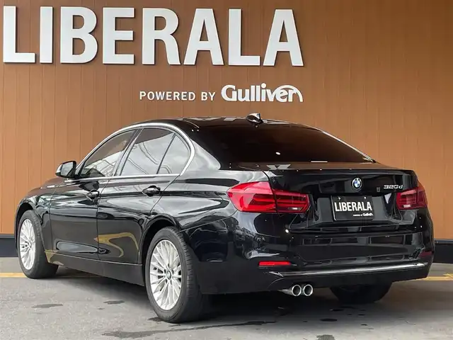 ＢＭＷ ３２０ｄ ラグジュアリー 高知県 2017(平29)年 3.1万km サファイアブラックP 純正ナビゲーション　/バックカメラ　/運転席・助手席パワーシート　/シートヒーター　/運転席シートメモリー　/アクティブクルーズコントロール　/ＣＤ／ＤＶＤデッキ　/茶革シート　/ＵＳＢ入力端子　/純正アルミホイール　/スペアキー