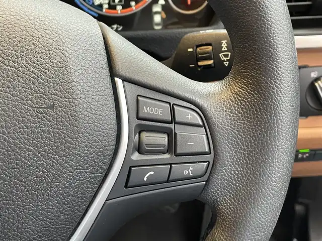 ＢＭＷ ３２０ｄ ラグジュアリー 高知県 2017(平29)年 3.1万km サファイアブラックP 純正ナビゲーション　/バックカメラ　/運転席・助手席パワーシート　/シートヒーター　/運転席シートメモリー　/クルーズコントロール　/ＣＤ／ＤＶＤデッキ　/茶革シート　/ＵＳＢ入力端子　/純正アルミホイール　/スペアキー