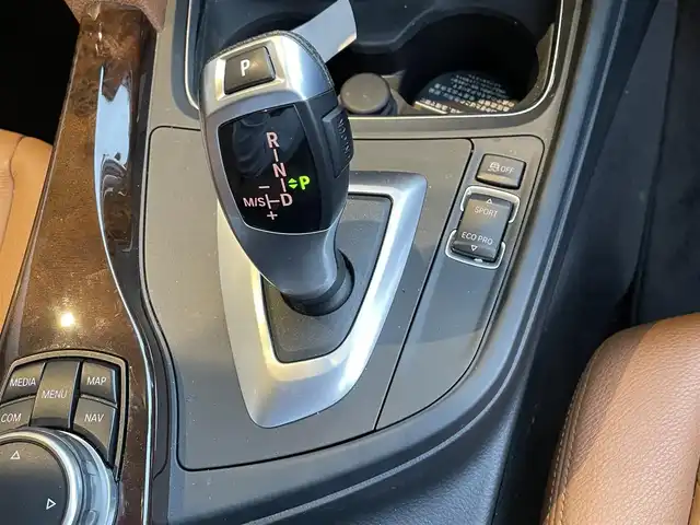 ＢＭＷ ３２０ｄ ラグジュアリー 高知県 2017(平29)年 3.1万km サファイアブラックP 純正ナビゲーション　/バックカメラ　/運転席・助手席パワーシート　/シートヒーター　/運転席シートメモリー　/クルーズコントロール　/ＣＤ／ＤＶＤデッキ　/茶革シート　/ＵＳＢ入力端子　/純正アルミホイール　/スペアキー