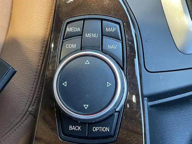 ＢＭＷ ３２０ｄ ラグジュアリー 高知県 2017(平29)年 3.1万km サファイアブラックP 純正ナビゲーション　/バックカメラ　/運転席・助手席パワーシート　/シートヒーター　/運転席シートメモリー　/クルーズコントロール　/ＣＤ／ＤＶＤデッキ　/茶革シート　/ＵＳＢ入力端子　/純正アルミホイール　/スペアキー