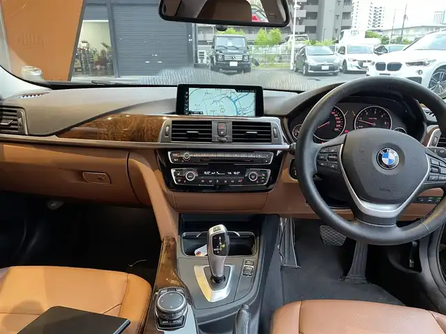 ＢＭＷ ３２０ｄ ラグジュアリー 高知県 2017(平29)年 3.1万km サファイアブラックP 純正ナビゲーション　/バックカメラ　/運転席・助手席パワーシート　/シートヒーター　/運転席シートメモリー　/クルーズコントロール　/ＣＤ／ＤＶＤデッキ　/茶革シート　/ＵＳＢ入力端子　/純正アルミホイール　/スペアキー