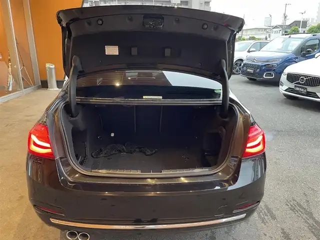 ＢＭＷ ３２０ｄ ラグジュアリー 高知県 2017(平29)年 3.1万km サファイアブラックP 純正ナビゲーション　/バックカメラ　/運転席・助手席パワーシート　/シートヒーター　/運転席シートメモリー　/クルーズコントロール　/ＣＤ／ＤＶＤデッキ　/茶革シート　/ＵＳＢ入力端子　/純正アルミホイール　/スペアキー
