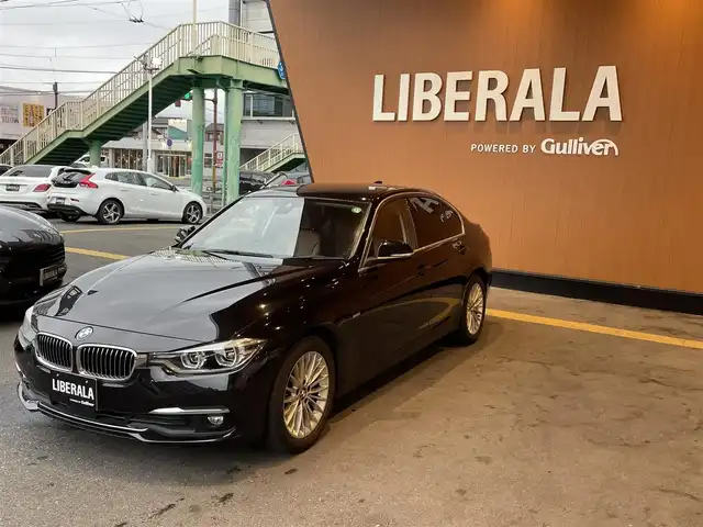 ＢＭＷ ３２０ｄ ラグジュアリー 高知県 2017(平29)年 3.1万km サファイアブラックP 純正ナビゲーション　/バックカメラ　/運転席・助手席パワーシート　/シートヒーター　/運転席シートメモリー　/クルーズコントロール　/ＣＤ／ＤＶＤデッキ　/茶革シート　/ＵＳＢ入力端子　/純正アルミホイール　/スペアキー