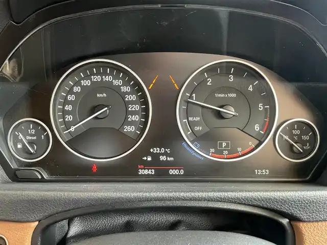 ＢＭＷ ３２０ｄ ラグジュアリー 高知県 2017(平29)年 3.1万km サファイアブラックP 純正ナビゲーション　/バックカメラ　/運転席・助手席パワーシート　/シートヒーター　/運転席シートメモリー　/アクティブクルーズコントロール　/ＣＤ／ＤＶＤデッキ　/茶革シート　/ＵＳＢ入力端子　/純正アルミホイール　/スペアキー