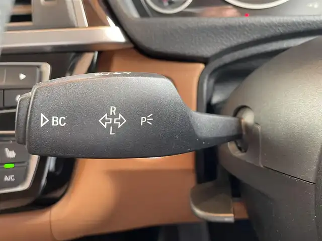 ＢＭＷ ３２０ｄ ラグジュアリー 高知県 2017(平29)年 3.1万km サファイアブラックP 純正ナビゲーション　/バックカメラ　/運転席・助手席パワーシート　/シートヒーター　/運転席シートメモリー　/アクティブクルーズコントロール　/ＣＤ／ＤＶＤデッキ　/茶革シート　/ＵＳＢ入力端子　/純正アルミホイール　/スペアキー
