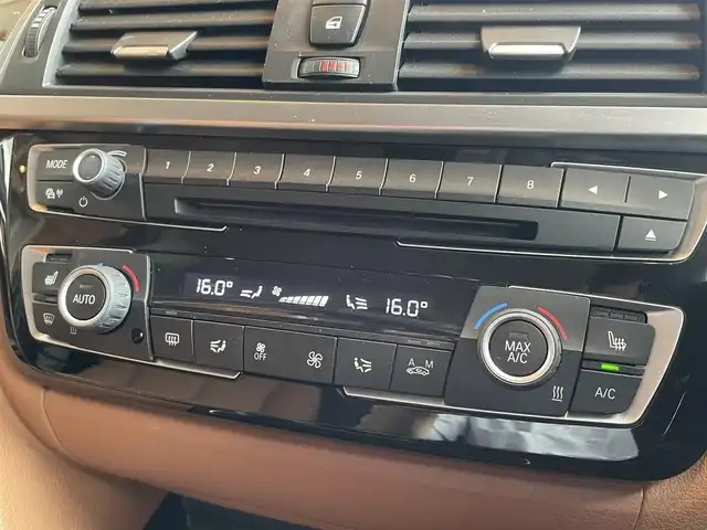 ＢＭＷ ３２０ｄ ラグジュアリー 高知県 2017(平29)年 3.1万km サファイアブラックP 純正ナビゲーション　/バックカメラ　/運転席・助手席パワーシート　/シートヒーター　/運転席シートメモリー　/アクティブクルーズコントロール　/ＣＤ／ＤＶＤデッキ　/茶革シート　/ＵＳＢ入力端子　/純正アルミホイール　/スペアキー