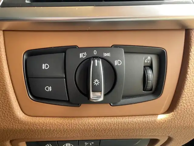 ＢＭＷ ３２０ｄ ラグジュアリー 高知県 2017(平29)年 3.1万km サファイアブラックP 純正ナビゲーション　/バックカメラ　/運転席・助手席パワーシート　/シートヒーター　/運転席シートメモリー　/アクティブクルーズコントロール　/ＣＤ／ＤＶＤデッキ　/茶革シート　/ＵＳＢ入力端子　/純正アルミホイール　/スペアキー