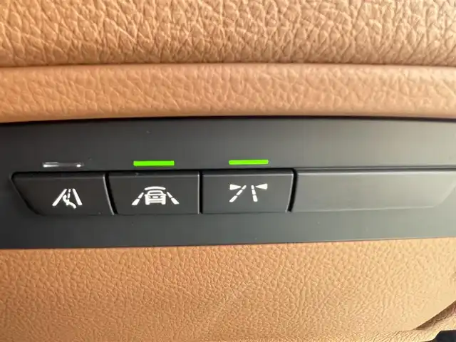 ＢＭＷ ３２０ｄ ラグジュアリー 高知県 2017(平29)年 3.1万km サファイアブラックP 純正ナビゲーション　/バックカメラ　/運転席・助手席パワーシート　/シートヒーター　/運転席シートメモリー　/アクティブクルーズコントロール　/ＣＤ／ＤＶＤデッキ　/茶革シート　/ＵＳＢ入力端子　/純正アルミホイール　/スペアキー