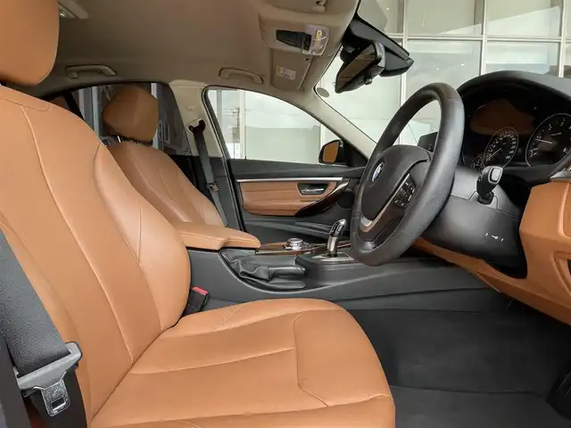 ＢＭＷ ３２０ｄ ラグジュアリー 高知県 2017(平29)年 3.1万km サファイアブラックP 純正ナビゲーション　/バックカメラ　/運転席・助手席パワーシート　/シートヒーター　/運転席シートメモリー　/アクティブクルーズコントロール　/ＣＤ／ＤＶＤデッキ　/茶革シート　/ＵＳＢ入力端子　/純正アルミホイール　/スペアキー