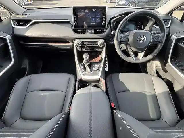 トヨタ ＲＡＶ４ G Zパッケージ 大分県 2021(令3)年 3.3万km ホワイトパールクリスタルシャイン ・純正ナビ(USB/BT/Miracast)/・全方位カメラ/・サンルーフ/・プリクラッシュセーフティ/・ブラインドスポットモニター/・コーナーセンサー/・レーダークルーズコントロール/・ETC/・ドライブレコーダー/・デジタルインナーミラー/・ステアリングリモコン/・ステアリングヒーター/・オートハイビーム/・運転席パワーシート/・シートメモリー/・シートヒーター/・ブレーキホールド/・MTモード付きAT/・純正アルミホイール