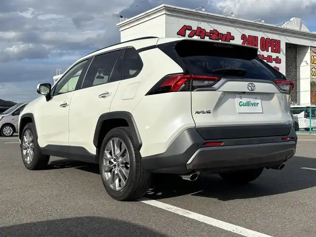 トヨタ ＲＡＶ４ G Zパッケージ 大分県 2021(令3)年 3.3万km ホワイトパールクリスタルシャイン ・純正ナビ(USB/BT/Miracast)/・全方位カメラ/・サンルーフ/・プリクラッシュセーフティ/・ブラインドスポットモニター/・コーナーセンサー/・レーダークルーズコントロール/・ETC/・ドライブレコーダー/・デジタルインナーミラー/・ステアリングリモコン/・ステアリングヒーター/・オートハイビーム/・運転席パワーシート/・シートメモリー/・シートヒーター/・ブレーキホールド/・MTモード付きAT/・純正アルミホイール