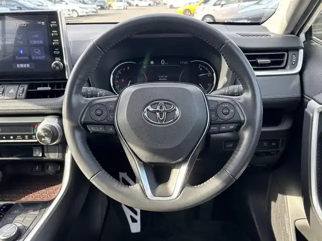 トヨタ ＲＡＶ４ G Zパッケージ 大分県 2021(令3)年 3.3万km ホワイトパールクリスタルシャイン ・純正ナビ(USB/BT/Miracast)/・全方位カメラ/・サンルーフ/・プリクラッシュセーフティ/・ブラインドスポットモニター/・コーナーセンサー/・レーダークルーズコントロール/・ETC/・ドライブレコーダー/・デジタルインナーミラー/・ステアリングリモコン/・ステアリングヒーター/・オートハイビーム/・運転席パワーシート/・シートメモリー/・シートヒーター/・ブレーキホールド/・MTモード付きAT/・純正アルミホイール