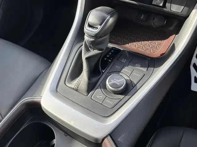 トヨタ ＲＡＶ４ G Zパッケージ 大分県 2021(令3)年 3.3万km ホワイトパールクリスタルシャイン ・純正ナビ(USB/BT/Miracast)/・全方位カメラ/・サンルーフ/・プリクラッシュセーフティ/・ブラインドスポットモニター/・コーナーセンサー/・レーダークルーズコントロール/・ETC/・ドライブレコーダー/・デジタルインナーミラー/・ステアリングリモコン/・ステアリングヒーター/・オートハイビーム/・運転席パワーシート/・シートメモリー/・シートヒーター/・ブレーキホールド/・MTモード付きAT/・純正アルミホイール