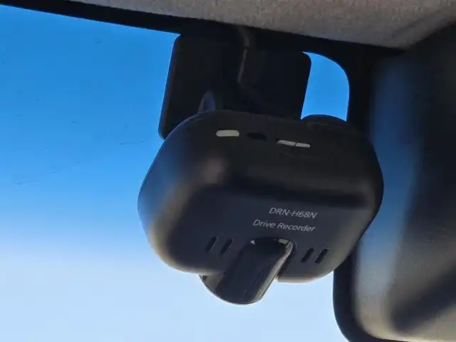 ダイハツ タント カスタム RS トップED SA Ⅲ 鹿児島県 2017(平29)年 2.7万km メテオライトグレーイリュージョナルP 純正ＳＤナビ（ＮＳＺＮ－Ｗ６８Ｄ）　/純正ドライブレコーダー　/Ｄ席シートヒーター　/Ｂｌｕｅｔｏｏｔｈオーディオ　/フルセグテレビ　/両側パワースライドドア　/ハーフレザーシート　/スマートアシストIII/バックカメラ/純正アルミホイール(15インチ)/両側パワースライドドア/プッシュスタート/スマートキー/横滑り防止装置/前後コーナーセンサー/LEDヘッドライト