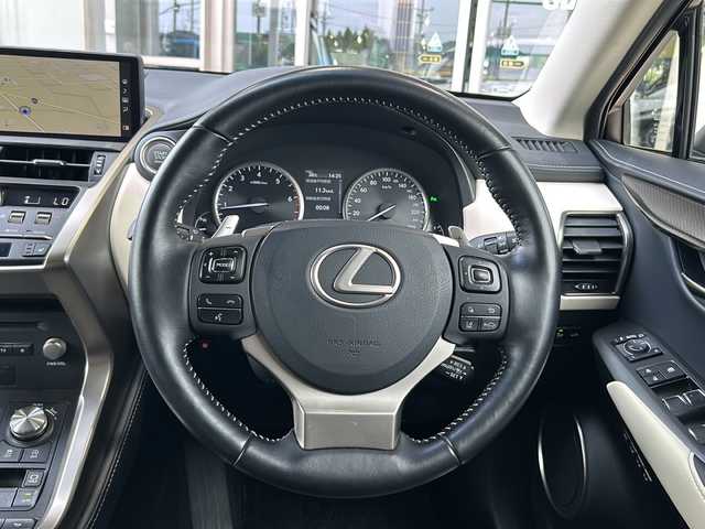 レクサス ＮＸ 300 ブラックシークエンス 静岡県 2018(平30)年 5.5万km グラファイトブラックガラスフレーク レクサスセーフティシステム/・プリクラッシュセーフティ/・レーダークルーズコントロール/・レーンキープアシスト/・ブラインドスポットモニター/・リヤトラフィックアラート/純正メーカーナビ/・フルセグTV/・CD/DVD/Bluetooth/ラジオ/主要装備/・レザーシート/・シートヒーター/・パワーバックドア/・オートホールド/・ハンドルヒーター/・オートホールド/・パドルシフト/・パワーシート