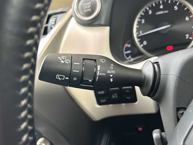 レクサス ＮＸ 300 ブラックシークエンス 静岡県 2018(平30)年 5.5万km グラファイトブラックガラスフレーク レクサスセーフティシステム/・プリクラッシュセーフティ/・レーダークルーズコントロール/・レーンキープアシスト/・ブラインドスポットモニター/・リヤトラフィックアラート/純正メーカーナビ/・フルセグTV/・CD/DVD/Bluetooth/ラジオ/主要装備/・レザーシート/・シートヒーター/・パワーバックドア/・オートホールド/・ハンドルヒーター/・オートホールド/・パドルシフト/・パワーシート