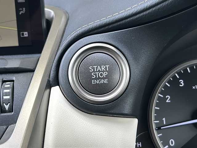 レクサス ＮＸ 300 ブラックシークエンス 静岡県 2018(平30)年 5.5万km グラファイトブラックガラスフレーク レクサスセーフティシステム/・プリクラッシュセーフティ/・レーダークルーズコントロール/・レーンキープアシスト/・ブラインドスポットモニター/・リヤトラフィックアラート/純正メーカーナビ/・フルセグTV/・CD/DVD/Bluetooth/ラジオ/主要装備/・レザーシート/・シートヒーター/・パワーバックドア/・オートホールド/・ハンドルヒーター/・オートホールド/・パドルシフト/・パワーシート