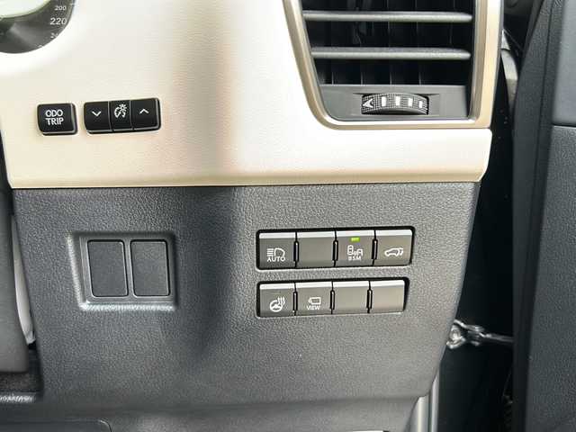 レクサス ＮＸ 300 ブラックシークエンス 静岡県 2018(平30)年 5.5万km グラファイトブラックガラスフレーク レクサスセーフティシステム/・プリクラッシュセーフティ/・レーダークルーズコントロール/・レーンキープアシスト/・ブラインドスポットモニター/・リヤトラフィックアラート/純正メーカーナビ/・フルセグTV/・CD/DVD/Bluetooth/ラジオ/主要装備/・レザーシート/・シートヒーター/・パワーバックドア/・オートホールド/・ハンドルヒーター/・オートホールド/・パドルシフト/・パワーシート
