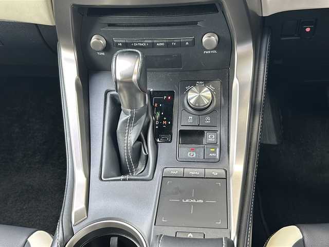 レクサス ＮＸ 300 ブラックシークエンス 静岡県 2018(平30)年 5.5万km グラファイトブラックガラスフレーク レクサスセーフティシステム/・プリクラッシュセーフティ/・レーダークルーズコントロール/・レーンキープアシスト/・ブラインドスポットモニター/・リヤトラフィックアラート/純正メーカーナビ/・フルセグTV/・CD/DVD/Bluetooth/ラジオ/主要装備/・レザーシート/・シートヒーター/・パワーバックドア/・オートホールド/・ハンドルヒーター/・オートホールド/・パドルシフト/・パワーシート