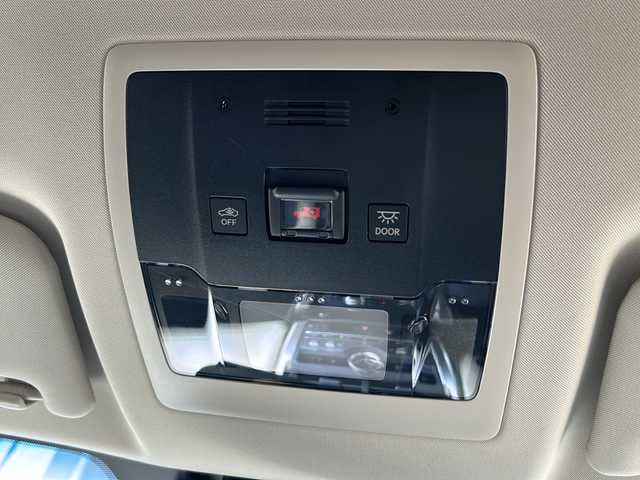 レクサス ＮＸ 300 ブラックシークエンス 静岡県 2018(平30)年 5.5万km グラファイトブラックガラスフレーク レクサスセーフティシステム/・プリクラッシュセーフティ/・レーダークルーズコントロール/・レーンキープアシスト/・ブラインドスポットモニター/・リヤトラフィックアラート/純正メーカーナビ/・フルセグTV/・CD/DVD/Bluetooth/ラジオ/主要装備/・レザーシート/・シートヒーター/・パワーバックドア/・オートホールド/・ハンドルヒーター/・オートホールド/・パドルシフト/・パワーシート