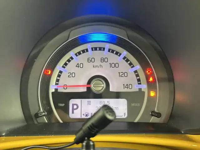 スズキ ハスラー G 愛知県 2017(平29)年 3万km アクティブイエロー/ブラック2トーンルーフ 禁煙車/7インチナビ/（AM/FM/Bluetooth/フルセグTV）/レーダーブレーキサポート/シートヒーター/アイドリングストップ/プッシュスタート/スマートキー/純正フロアマット/ベンチシート/横滑り防止装置/ドアバイザー