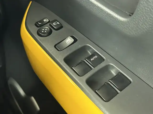 スズキ ハスラー G 愛知県 2017(平29)年 3万km アクティブイエロー/ブラック2トーンルーフ 禁煙車/7インチナビ/（AM/FM/Bluetooth/フルセグTV）/レーダーブレーキサポート/シートヒーター/アイドリングストップ/プッシュスタート/スマートキー/純正フロアマット/ベンチシート/横滑り防止装置/ドアバイザー