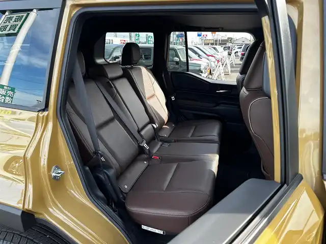 トヨタ ランドクルーザー ２５０ VX ファーストエディション 宮城県 2024(令6)年 0.8万km ベージュ ムーンルーフ/ルーフレール/セーフティセンス/・プリクラッシュセーフティ/・レーダークルーズコントロール/・レーンディパーチャーアラート/・レーントレーシングアシスト/・オートマチックハイビーム/・ドライバー異常検知対応システム/・プロアクティブドライビングアシスト/・発進遅れ告知機能/・緊急時操舵支援/・フロントトラフィックアラート/・レーンチェンジアシスト/・ロードサインアシスト/パーキングサポートブレーキ（前後方静止物/後方接近車両/後方歩行者）/トヨタチームメイト（アドバンストドライブ）/デジタルインナーミラー/純正12.3インチディスプレイオーディオ/・コネクティッドナビ対応/・フルセグTV/・HDMI入力/USB入力/・AppleCarPlay/AndroidAuto/・ＡＭ/FMチューナー/・パイオニアプレミアムサウンドシステム/パワーバックドア/本革シート/パワーシート/ベンチレーション付快適温熱シート/ステアリグヒーター/3眼LEDヘッドライト/純正丸目ヘッドライト車載/オートライト/トノカバー