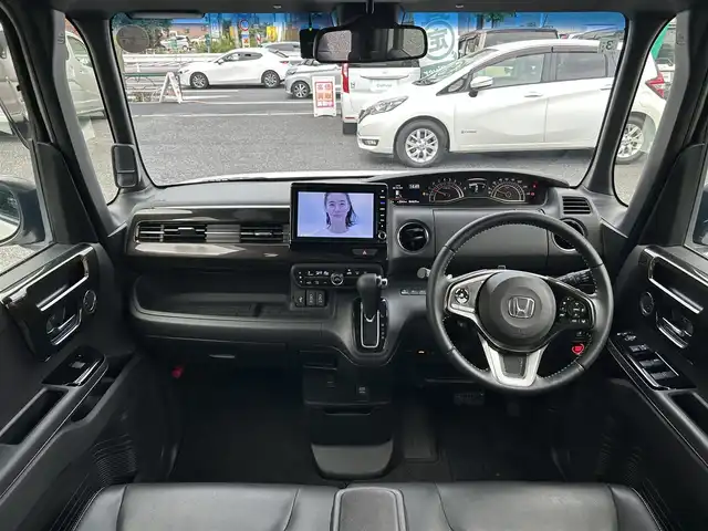 ホンダ Ｎ ＢＯＸ カスタム G L ターボ ホンダセンシング 東京都 2018(平30)年 6.5万km プレミアムホワイトパールⅡ ワンオーナー/純正SDナビ/　フルセグTV/CD/DVD/Bluetooth/USB/SD/バックカメラ/純正ドライブレコーダー/ホンダセンシング/・衝突軽減ブレーキ/・誤発信抑制機能/・アダプティブクルーズコントロール/・車線逸脱警報/・トラフィックジャムアシスト/横滑り防止装置/カーテンエアバック/ビルトインETC/純正15インチアルミホイール/純正フロアマット/社外フロントグリル/両側パワースライドドア/アイドリングストップ/ウインカーミラー/ドアバイザー/チップアップシート/パワーステアリング/パワーウィンドウ/電動格納ミラー/プッシュスタート/スマートキー×2/保証書/取扱説明書/スペアキー