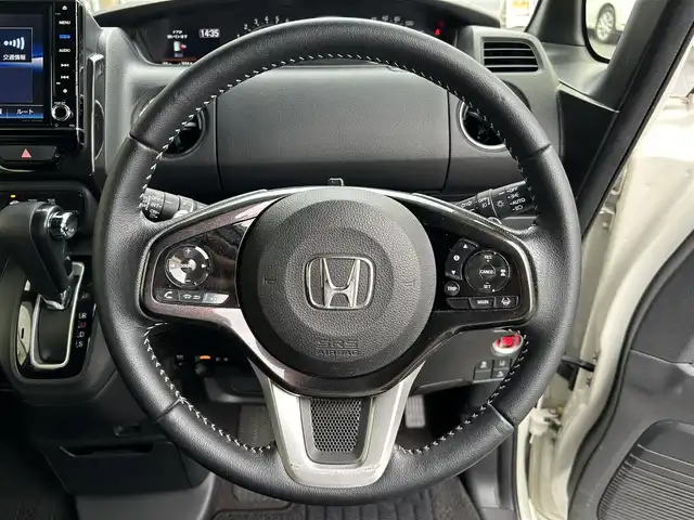 ホンダ Ｎ ＢＯＸ カスタム G L ターボ ホンダセンシング 東京都 2018(平30)年 6.5万km プレミアムホワイトパールⅡ ワンオーナー/純正SDナビ/　フルセグTV/CD/DVD/Bluetooth/USB/SD/バックカメラ/純正ドライブレコーダー/ホンダセンシング/・衝突軽減ブレーキ/・誤発信抑制機能/・アダプティブクルーズコントロール/・車線逸脱警報/・トラフィックジャムアシスト/横滑り防止装置/カーテンエアバック/ビルトインETC/純正15インチアルミホイール/純正フロアマット/社外フロントグリル/両側パワースライドドア/アイドリングストップ/ウインカーミラー/ドアバイザー/チップアップシート/パワーステアリング/パワーウィンドウ/電動格納ミラー/プッシュスタート/スマートキー×2/保証書/取扱説明書/スペアキー