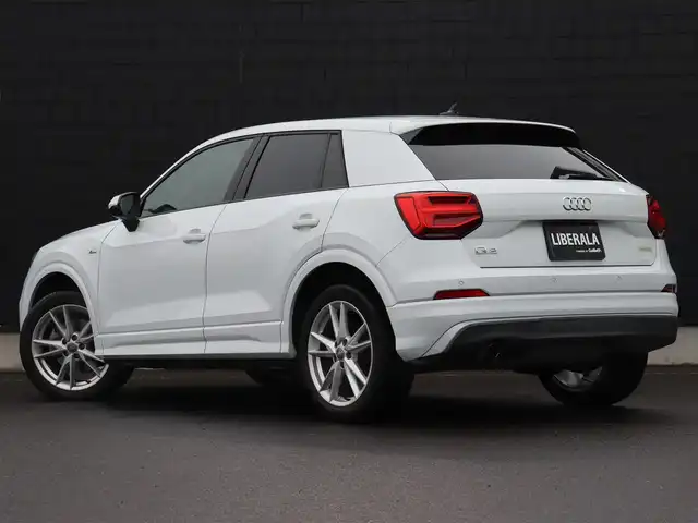 アウディ Ｑ２ 30TFSIスポーツ 宮城県 2019(平31)年 3.5万km グレイシアホワイトメタリック Ｓラインパッケージ/純正ナビ【ＢＴ／ＣＤ／ＤＶＤ／フルセグＴＶ／ＳＤ／ＵＳＢ】/ハーフレザーシート/アダプティブクルーズコントロール/バーチャルコックピット/ブラインドスポットアシスト/AUDIアクティブレーンキープアシスト/AUDIプレセンス/バックカメラ/パドルシフト/パワーバックドア/純正１８インチＡＷ/ドライブレコーダー（前）/コーナーセンサー(前後)/シートヒーター(DN席)/パーキングアシスト/MTモード付/オートライト/LEDヘッドライト/純正フロアマット/プッシュスタート/アドバンスドキー/禁煙車
