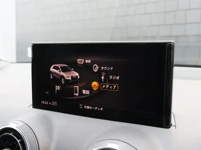 アウディ Ｑ２ 30TFSIスポーツ 宮城県 2019(平31)年 3.5万km グレイシアホワイトメタリック Ｓラインパッケージ/純正ナビ【ＢＴ／ＣＤ／ＤＶＤ／フルセグＴＶ／ＳＤ／ＵＳＢ】/ハーフレザーシート/アダプティブクルーズコントロール/バーチャルコックピット/ブラインドスポットアシスト/AUDIアクティブレーンキープアシスト/AUDIプレセンス/バックカメラ/パドルシフト/パワーバックドア/純正１８インチＡＷ/ドライブレコーダー（前）/コーナーセンサー(前後)/シートヒーター(DN席)/パーキングアシスト/MTモード付/オートライト/LEDヘッドライト/純正フロアマット/プッシュスタート/アドバンスドキー/禁煙車