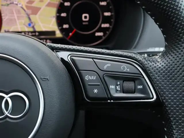 アウディ Ｑ２ 30TFSIスポーツ 宮城県 2019(平31)年 3.5万km グレイシアホワイトメタリック Ｓラインパッケージ/純正ナビ【ＢＴ／ＣＤ／ＤＶＤ／フルセグＴＶ／ＳＤ／ＵＳＢ】/ハーフレザーシート/アダプティブクルーズコントロール/バーチャルコックピット/ブラインドスポットアシスト/AUDIアクティブレーンキープアシスト/AUDIプレセンス/バックカメラ/パドルシフト/パワーバックドア/純正１８インチＡＷ/ドライブレコーダー（前）/コーナーセンサー(前後)/シートヒーター(DN席)/パーキングアシスト/MTモード付/オートライト/LEDヘッドライト/純正フロアマット/プッシュスタート/アドバンスドキー/禁煙車