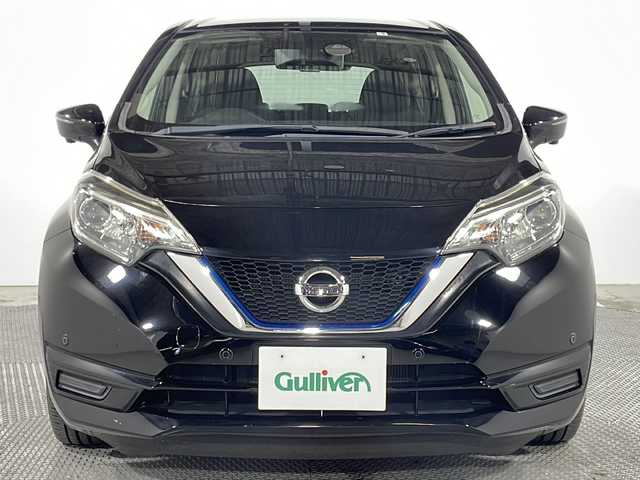 日産 ノート e－パワー X 広島県 2017(平29)年 4.3万km スーパーブラック 純正ナビ（Bluetooth/フルセグTV/DVD）/アラウンドビューモニター/デジタルインナーミラー/エマージェンシーブレーキ/車線逸脱抑制/フロント/バックソナー/誤発進抑制機能/LEDヘッドランプ/オートライト/ETC/スマートキー