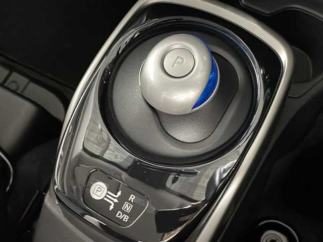 日産 ノート e－パワー X 広島県 2017(平29)年 4.3万km スーパーブラック 純正ナビ（Bluetooth/フルセグTV/DVD）/アラウンドビューモニター/デジタルインナーミラー/エマージェンシーブレーキ/車線逸脱抑制/フロント/バックソナー/誤発進抑制機能/LEDヘッドランプ/オートライト/ETC/スマートキー