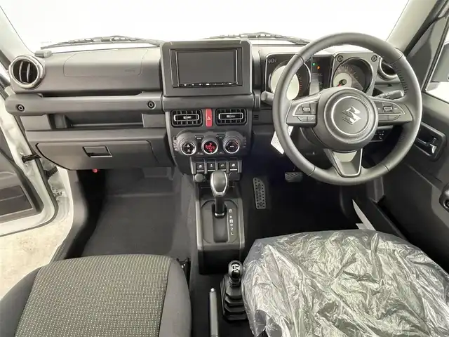 スズキ ジムニー XC 大分県 2024(令6)年 0.1千km ピュアホワイトP 登録済未使用車/社外７型ナビ　AVN-LBS01/デュアルブレーキセンサーサポート/誤発進抑制機能/車線逸脱警報/ふらつき警報/ハイビームアシスト/先行車発信お知らせ機能/標識認識機能/シートヒーター/スマートキー×２/ヘッドランプウォッシャー/電動格納ウィンカーミラー/フォグランプ/ステアリングリモコン