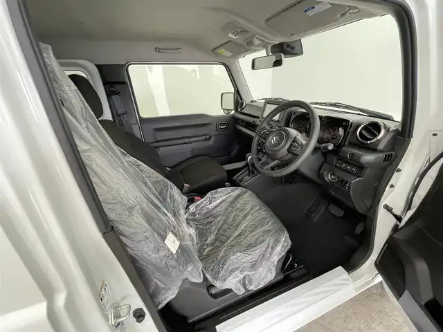 スズキ ジムニー XC 大分県 2024(令6)年 0.1千km ピュアホワイトP 登録済未使用車/社外７型ナビ　AVN-LBS01/デュアルブレーキセンサーサポート/誤発進抑制機能/車線逸脱警報/ふらつき警報/ハイビームアシスト/先行車発信お知らせ機能/標識認識機能/シートヒーター/スマートキー×２/ヘッドランプウォッシャー/電動格納ウィンカーミラー/フォグランプ/ステアリングリモコン