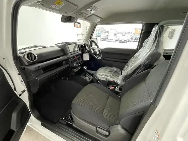 スズキ ジムニー XC 大分県 2024(令6)年 0.1千km ピュアホワイトP 登録済未使用車/社外７型ナビ　AVN-LBS01/デュアルブレーキセンサーサポート/誤発進抑制機能/車線逸脱警報/ふらつき警報/ハイビームアシスト/先行車発信お知らせ機能/標識認識機能/シートヒーター/スマートキー×２/ヘッドランプウォッシャー/電動格納ウィンカーミラー/フォグランプ/ステアリングリモコン