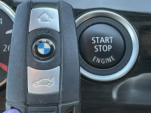 ＢＭＷ Ｚ４ sDrive23i ハイライン 静岡県 2011(平23)年 1.2万km アルピンホワイトⅢ 電動開閉式ハードトップ/茶革シート/純正HDDナビ/(AUX/USB/CD/DVD/フルセグ)/HIDライト/左右独立式オートエアコン/純正17インチアルミホイール/純正フロアマット/レインセンサー/ヘッドライトウォッシャー/ETC/ドライブレコーダー