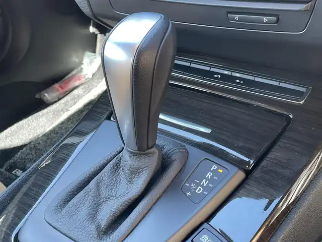 ＢＭＷ Ｚ４ sDrive23i ハイライン 静岡県 2011(平23)年 1.2万km アルピンホワイトⅢ 電動開閉式ハードトップ/茶革シート/純正HDDナビ/(AUX/USB/CD/DVD/フルセグ)/HIDライト/左右独立式オートエアコン/純正17インチアルミホイール/純正フロアマット/レインセンサー/ヘッドライトウォッシャー/ETC/ドライブレコーダー